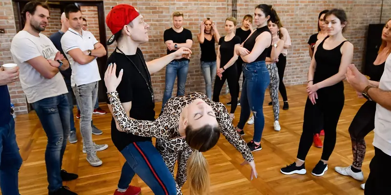 Pokaz bachaty podczas warsztatów w Area Dance