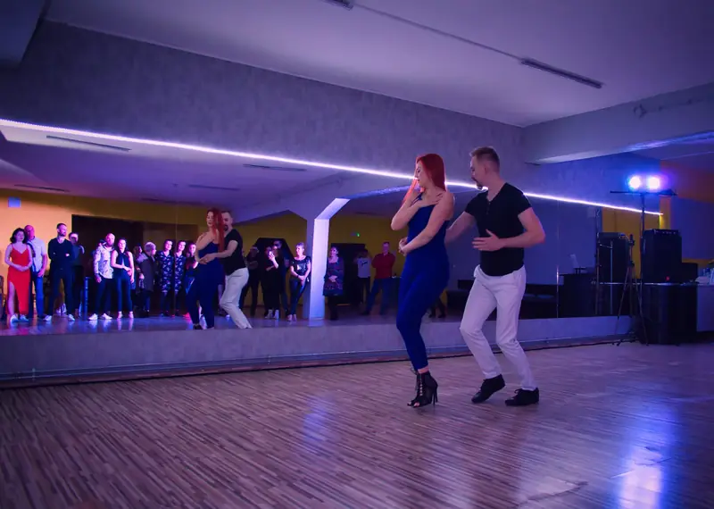 Pokaz pary tanecznej w szkole Area Dance w Solcu Kujawskim